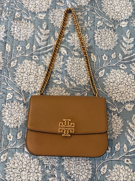 Tory Burch Handbags - Tory Burch Tan Leather Chain-Shoulder Logo Bag